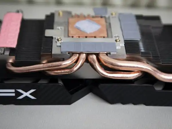 碳纤维外观千元优选游戏卡 讯景XFX RX590GME黑狼显卡评测